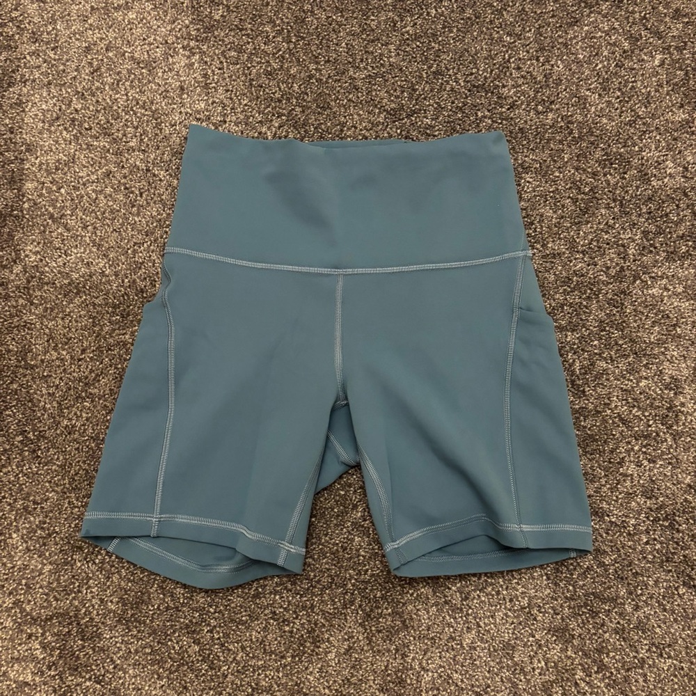 Lululemon sz 6 Wunder train high-rise shorts with pockets 6” utility blue EUC